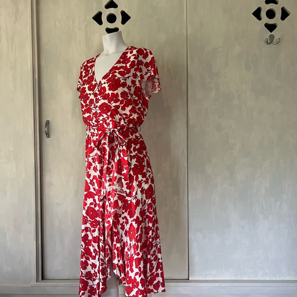 Perfect Floral Red and White tie-waist Dress - Picture 2 of 14